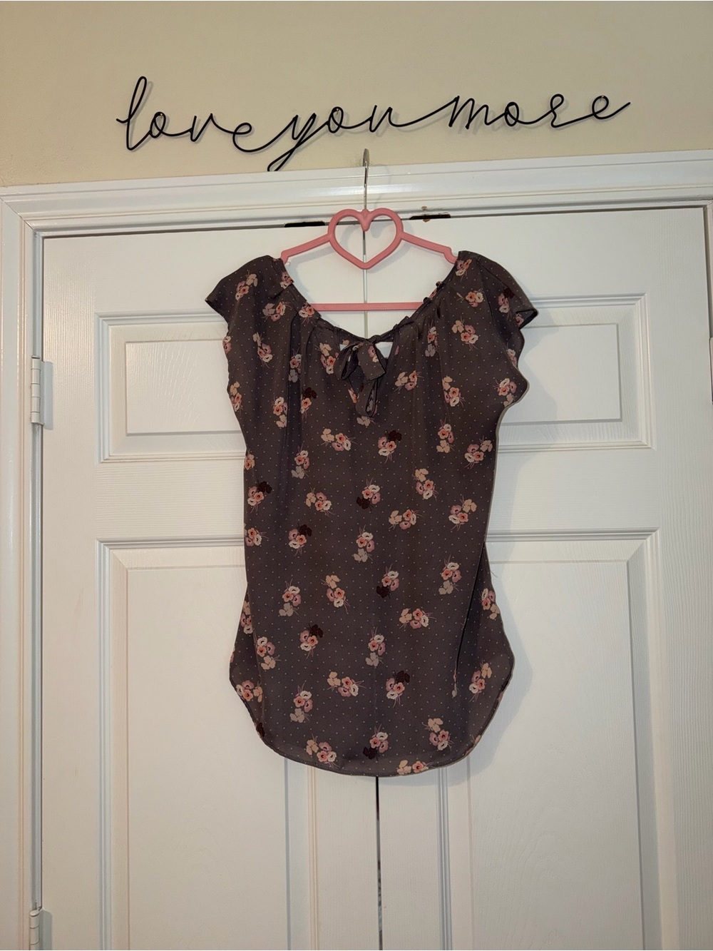 LC Lauren Conrad Gray Floral Tie-Back Peasant Top